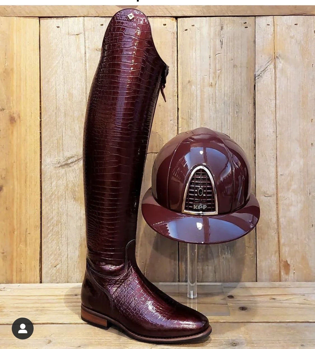 Leather boots women horse riding black glossy leather & Helmet